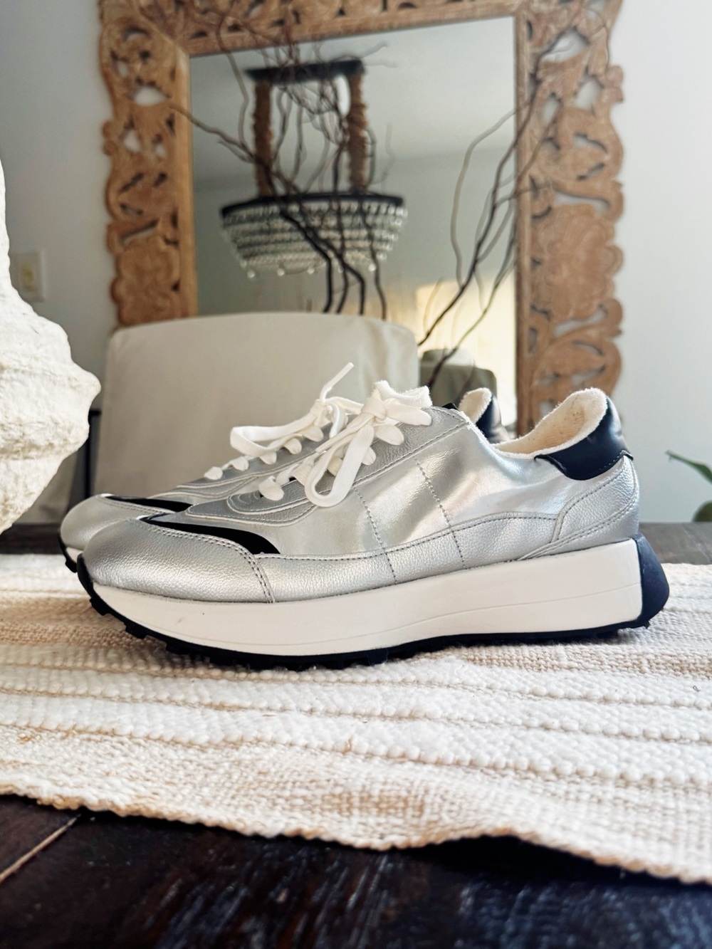 NWOT🤍🩵 WOMEN’S Y2K INSPIRED SNEAKERS 🤍🩵